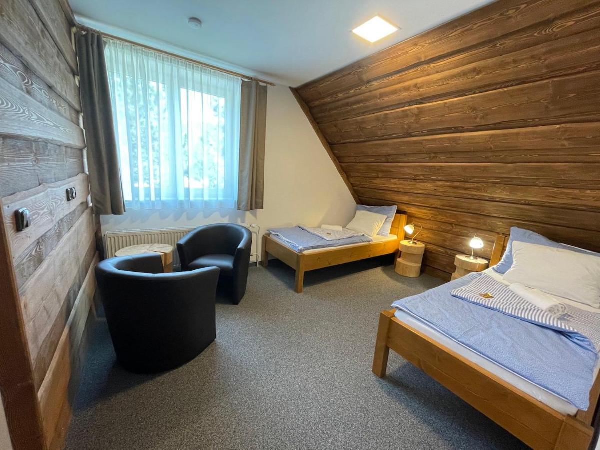 Hotel Kristian กูโบวาฮุท ภายนอก รูปภาพ