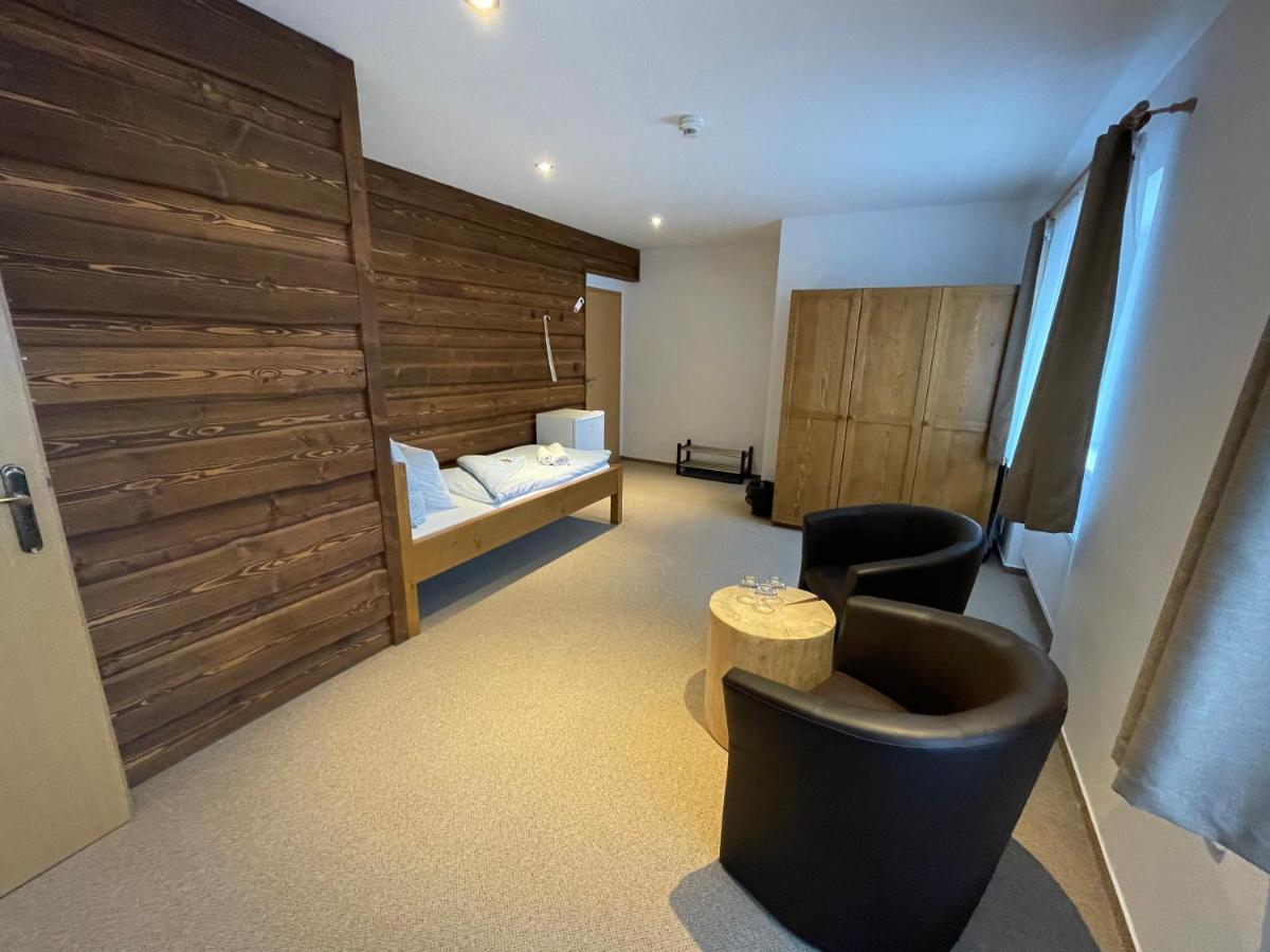 Hotel Kristian กูโบวาฮุท ภายนอก รูปภาพ