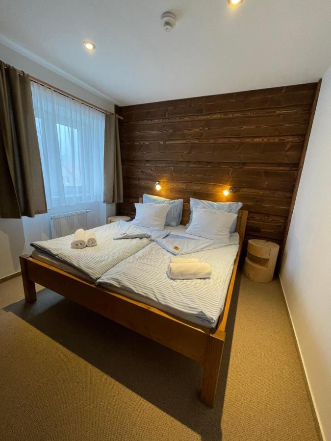Hotel Kristian กูโบวาฮุท ภายนอก รูปภาพ