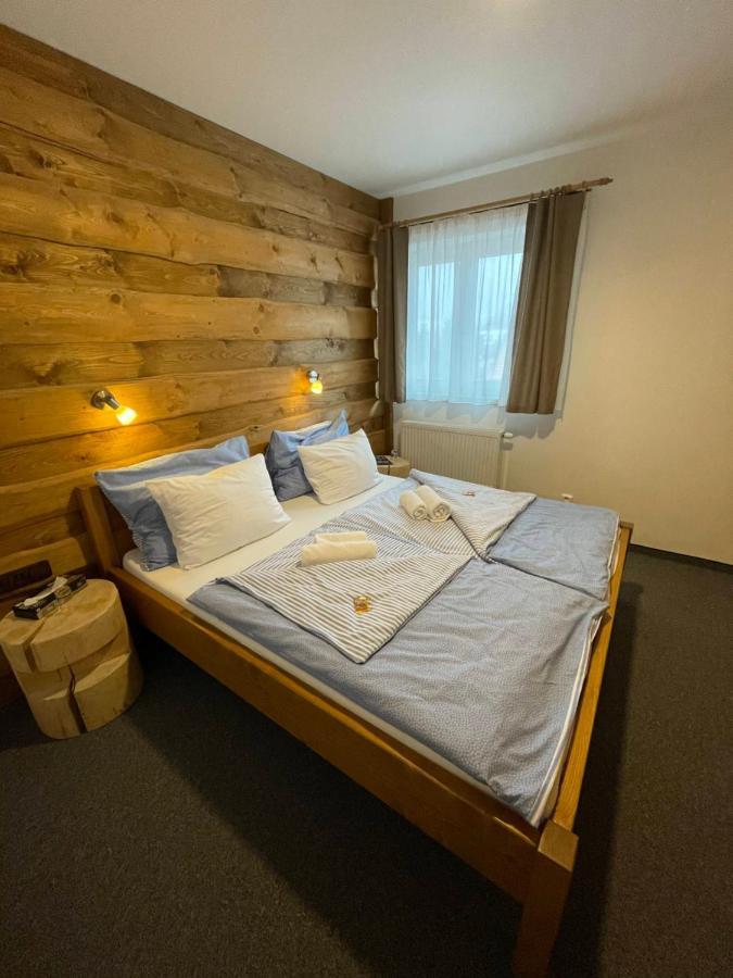Hotel Kristian กูโบวาฮุท ภายนอก รูปภาพ