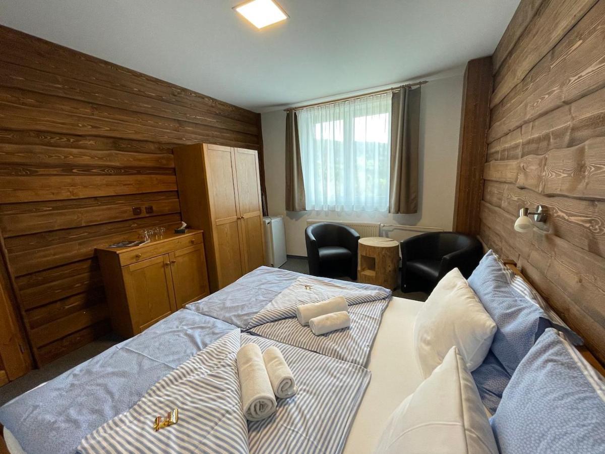Hotel Kristian กูโบวาฮุท ภายนอก รูปภาพ