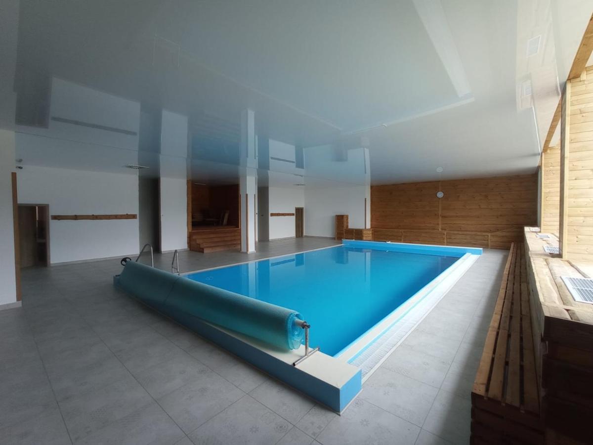 Hotel Kristian กูโบวาฮุท ภายนอก รูปภาพ