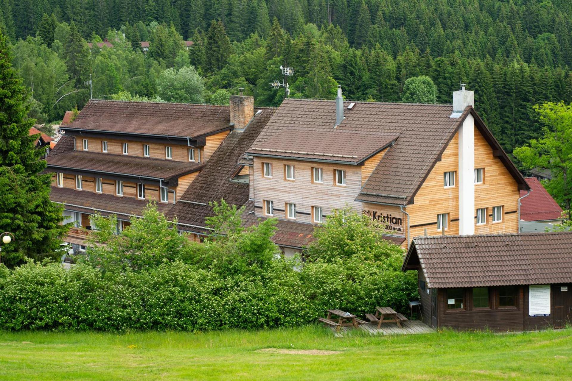 Hotel Kristian กูโบวาฮุท ภายนอก รูปภาพ