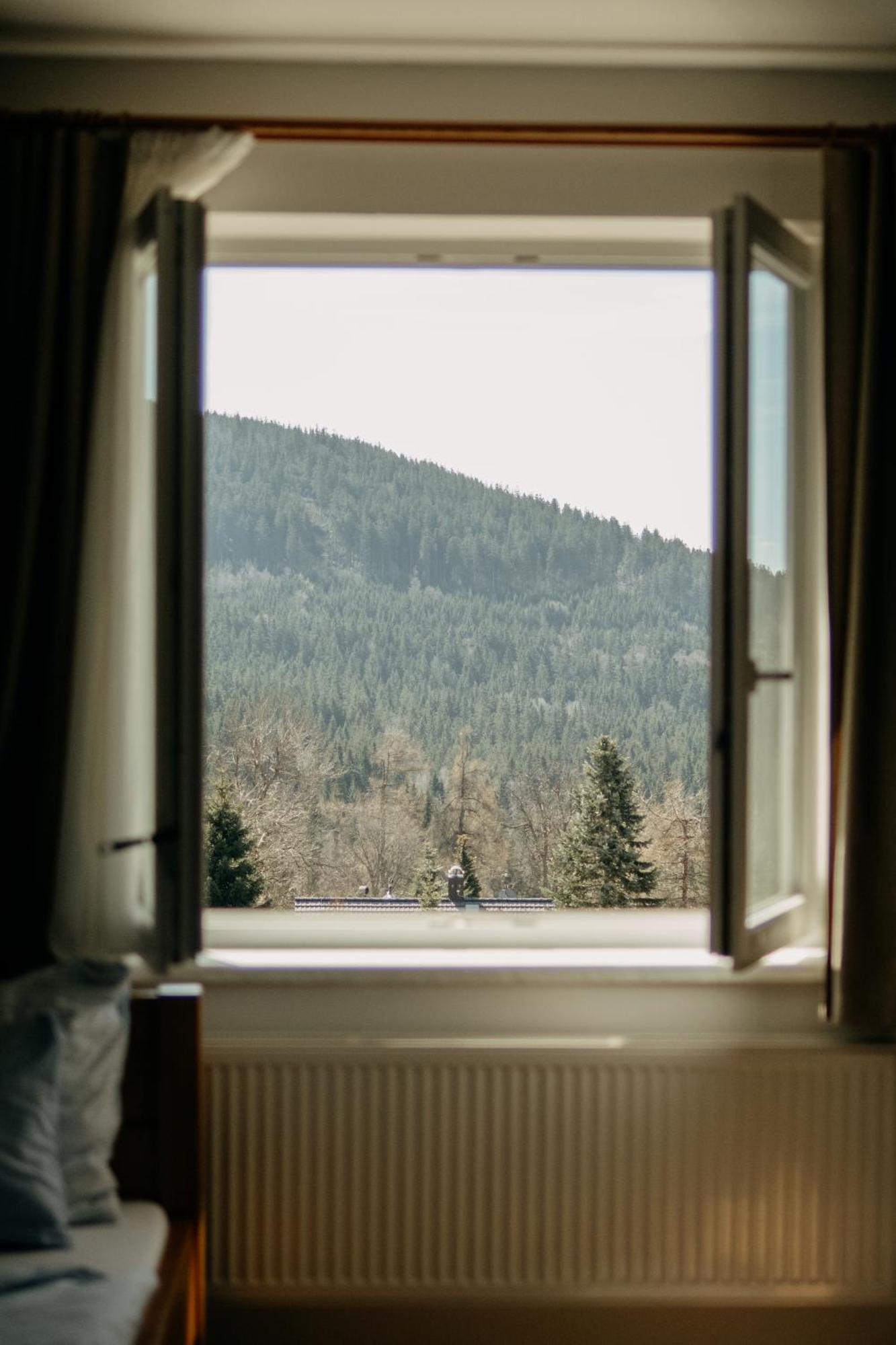 Hotel Kristian กูโบวาฮุท ภายนอก รูปภาพ